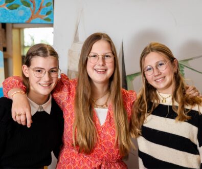Drie meisjes, leerlingen