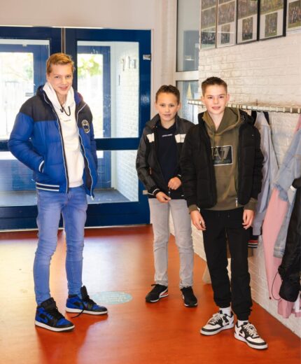 Leerlingen in de gang