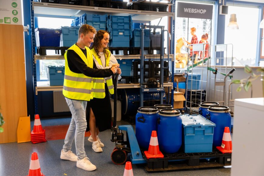 Meisje, jongen, les economie en ondernemen
