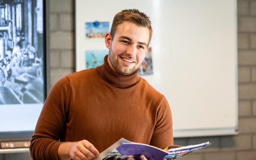 docent met boek