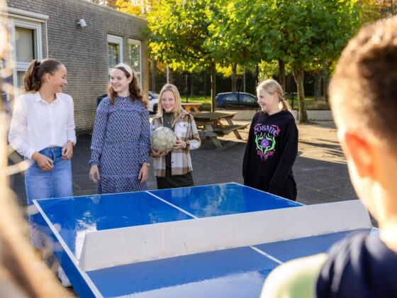 Leerlingen, tafeltennissen, school